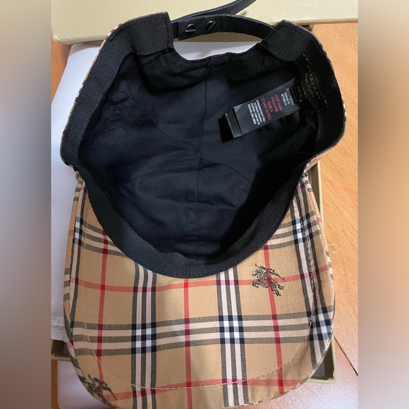 Burberry hat size medium large Unisex - Picture 6 of 9